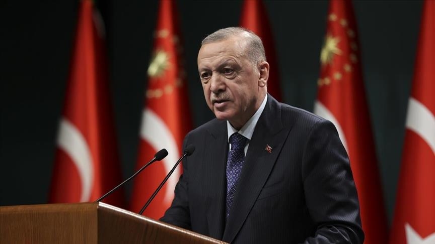 قال الرئيس التركي رجب طيب اردوغان أن القوة الروسية ساهمت في بقاء بشار الأسد، ولكن الامر في أوكرانيا مختلف ولا يمكن شن حرب عليها من روسيا.