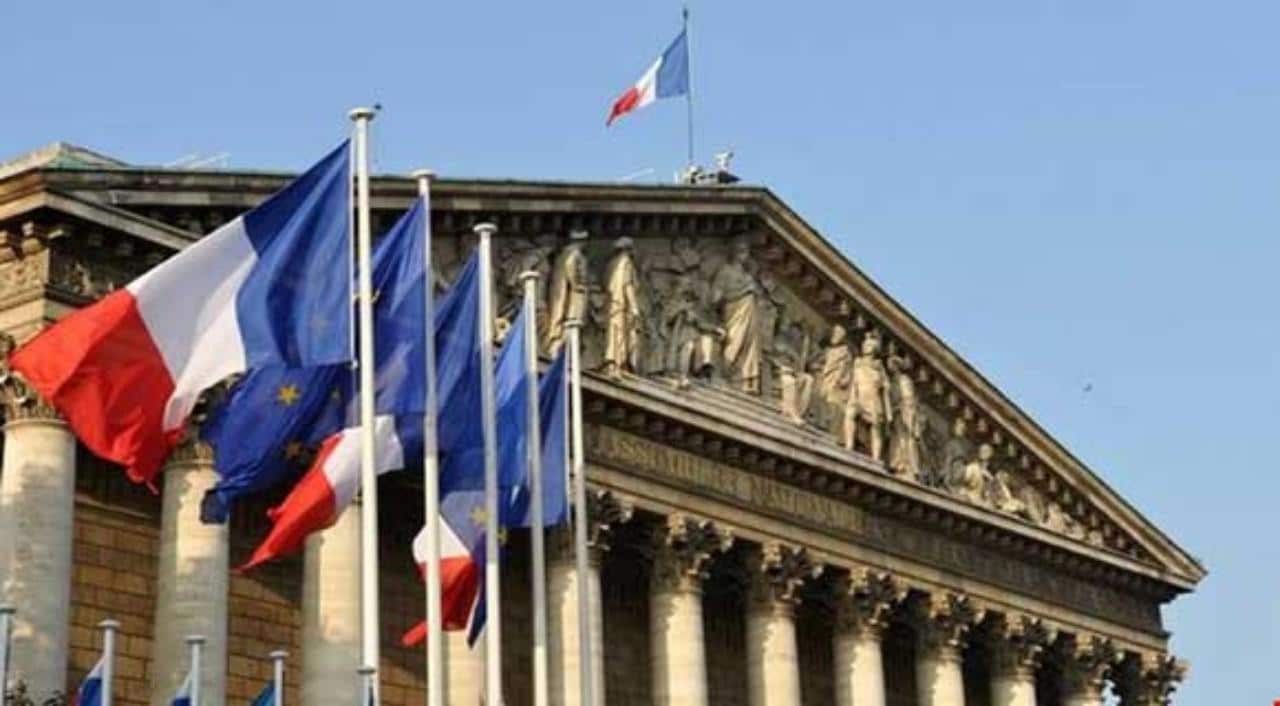 شرعت المحاكم الفرنسية بمقاضاة مواطن سوري متزوج من سيدة فرنسية في تهمة تتعلق بتزويد نظام الأسد بمواد كيماوية استخدمت كأسلحة