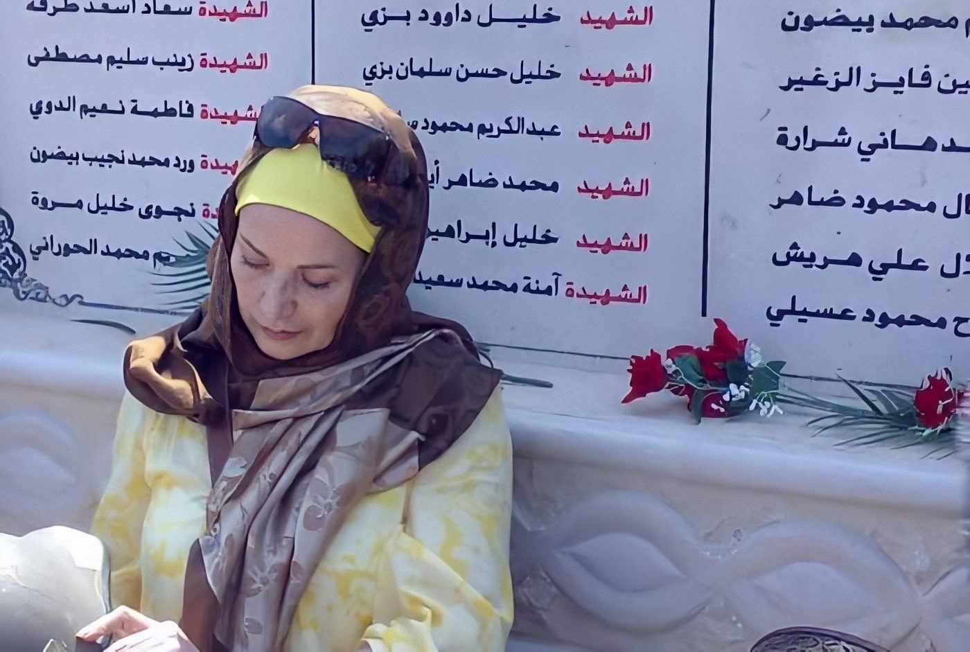 أثارت الفنانة السورية الموالية لنظام الأسد الجدل على مواقع التواصل الاجتماعي بظهوره بصورة وهي ترتدي الحجاب