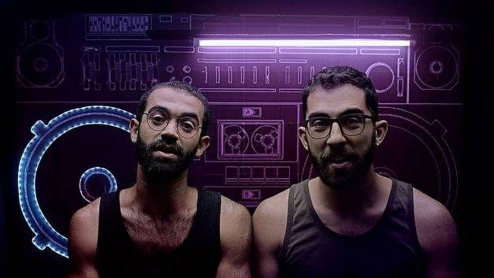 أثار فيلم مصري بعنوان بشتقلك ساعات غضب الشارع المصري والعربي بعد تطرقه للمثلية الجنسية بين رجلين وهو من بطولة أحمد الجندي ودينا مسعود