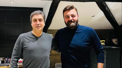 كشف الفنان السوري السوري سامر المصري عن مشروع عمل فني مع الممثل التركي نجاتي شاشماز الشهير بدور مراد علم دار.