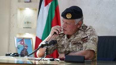 طالب ملك الأردن عبد الثاني القوات المسلحة الأردنية بالضرب بقوة وحزم عصابات تهريب المخدرات خلال زيارة تفقدية للحدود مع سوريا.