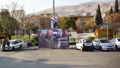 لاقت صور بشار الأسد وأبو علي بوتين التي انتشرت مؤخراً في شوارع العاصمة السورية دمشق سخرية واسعة من قبل رواد التواصل الاجتماعي.